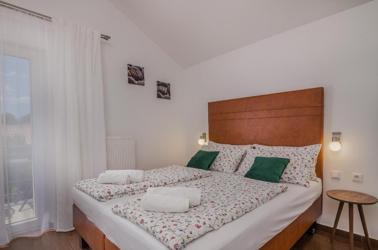 Apartment Marina Malinska Kültér fotó