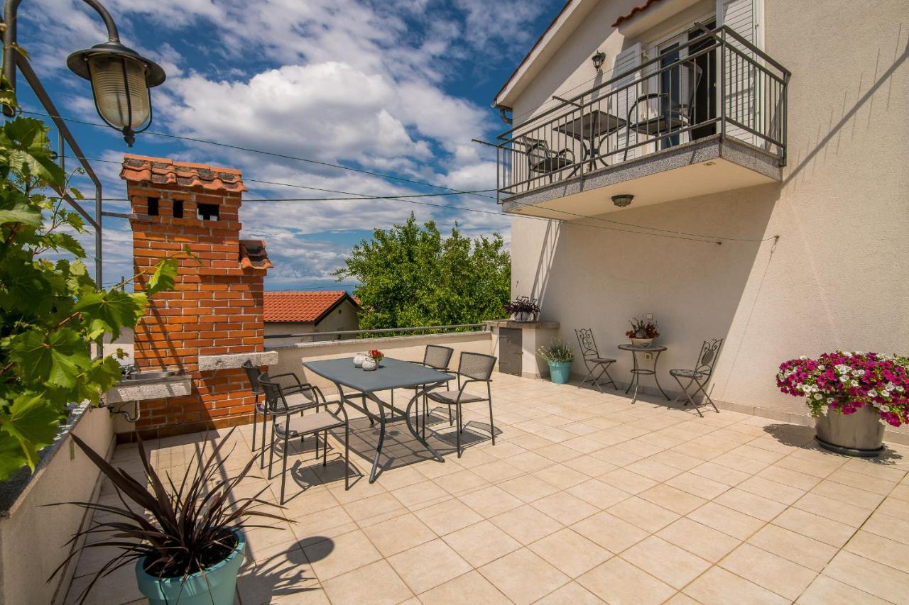 Apartment Marina Malinska Kültér fotó