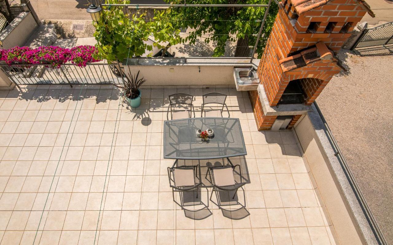 Apartment Marina Malinska Kültér fotó
