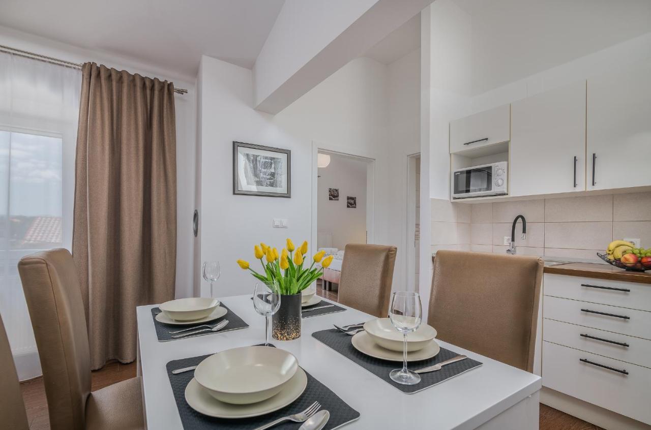 Apartment Marina Malinska Kültér fotó